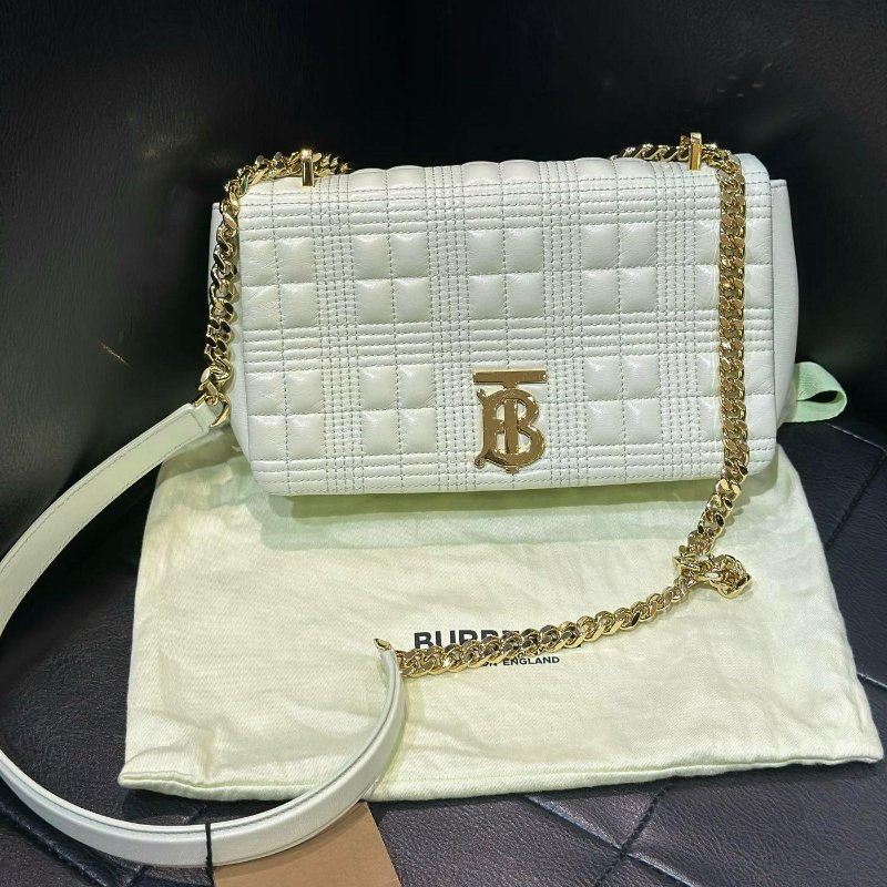 💎Han's house精品服飾💎Burberry TB Lola 荔枝羊皮 鏈條 包 義大製 小號 23x6x13 現貨 原價65000-0