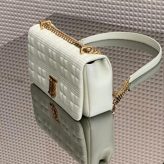 💎Han's house精品服飾💎Burberry TB Lola 荔枝羊皮 鏈條 包 義大製 小號 23x6x13 現貨 原價65000-2