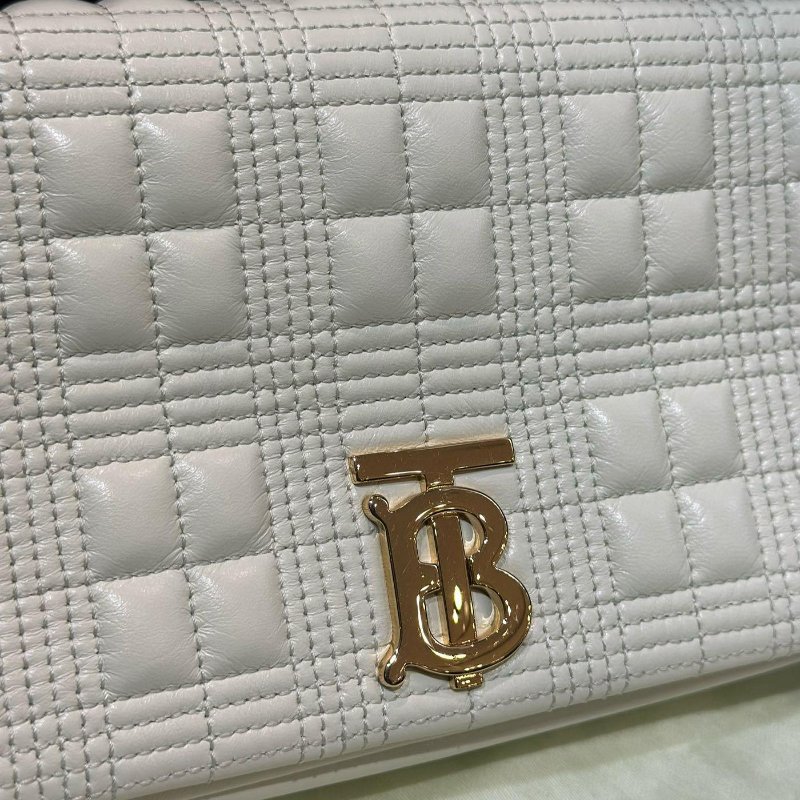 💎Han's house精品服飾💎Burberry TB Lola 荔枝羊皮 鏈條 包 義大製 小號 23x6x13 現貨 原價65000-7