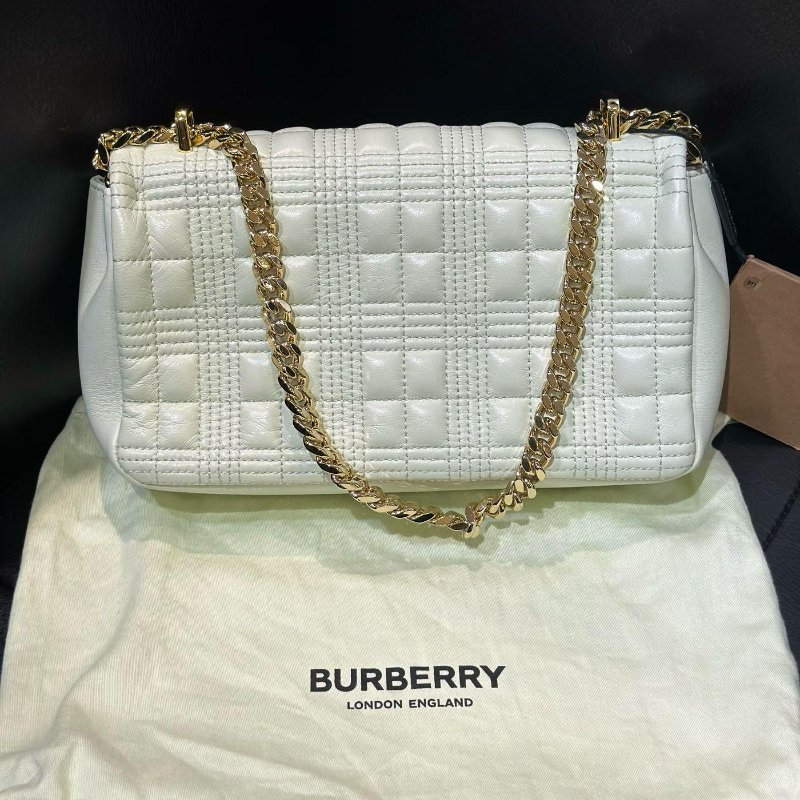 💎Han's house精品服飾💎Burberry TB Lola 荔枝羊皮 鏈條 包 義大製 小號 23x6x13 現貨 原價65000-8