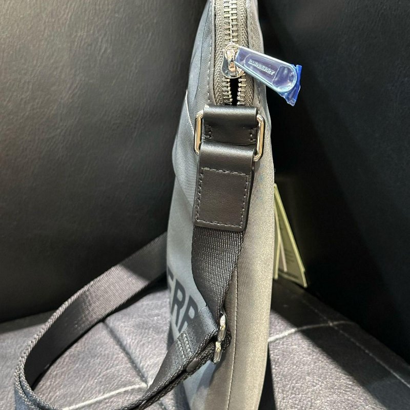 an's house精品服飾💎Burberry LOGO 尼龍 側背包-5