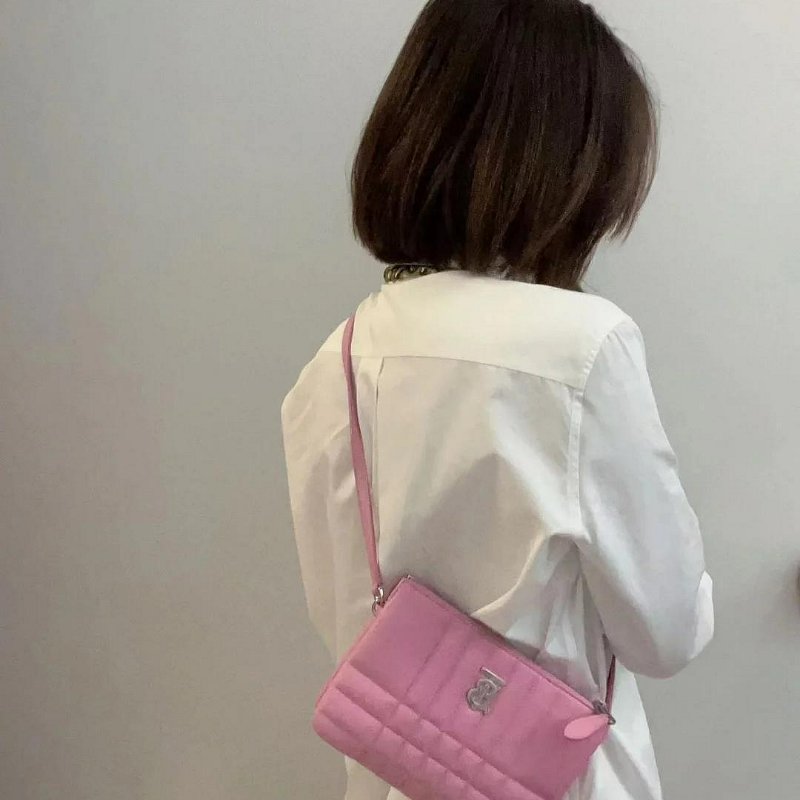 💎Han's house精品服飾💎Burberry Lola TB 小羊皮 荔枝 小牛皮 斜背包 20x14x3cm-0