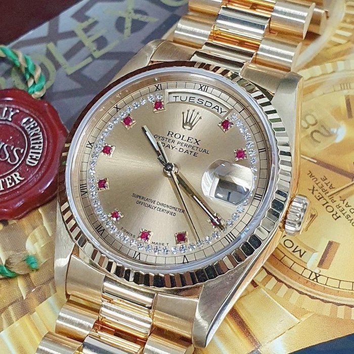 【大眾名錶】ROLEX 勞力士 18238 Day-Date 蠔式18K金 小紅寶多層鑽面盤 錶徑36 B1093-4