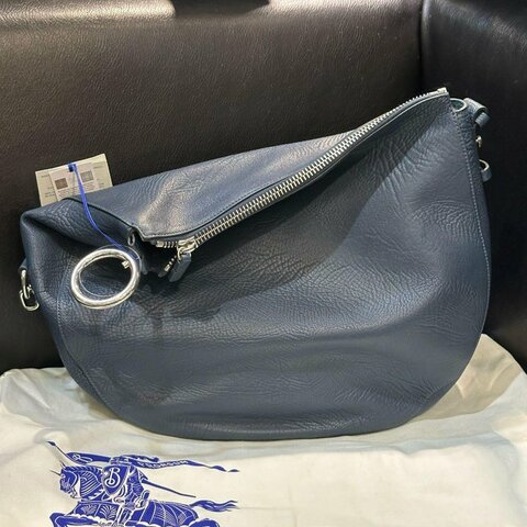 💎Han's house精品服飾💎Burberry 中號 Knight 包 現貨 原價99000 深藍