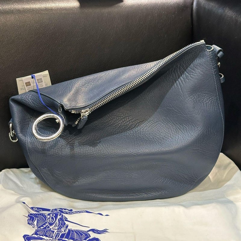 💎Han's house精品服飾💎Burberry 中號 Knight 包 現貨 原價99000 深藍-0