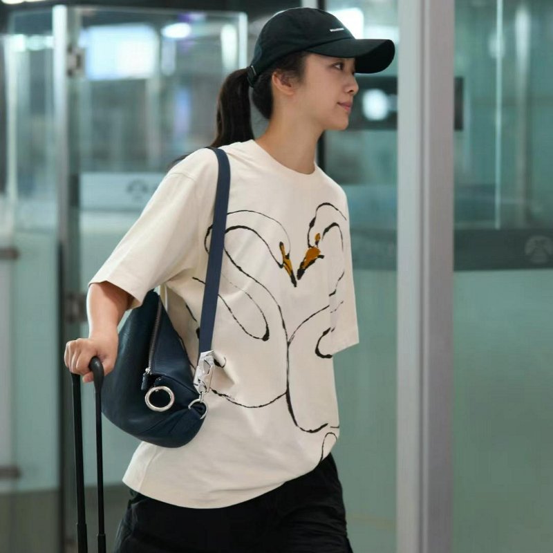 💎Han's house精品服飾💎Burberry 中號 Knight 包 現貨 原價99000 深藍-2