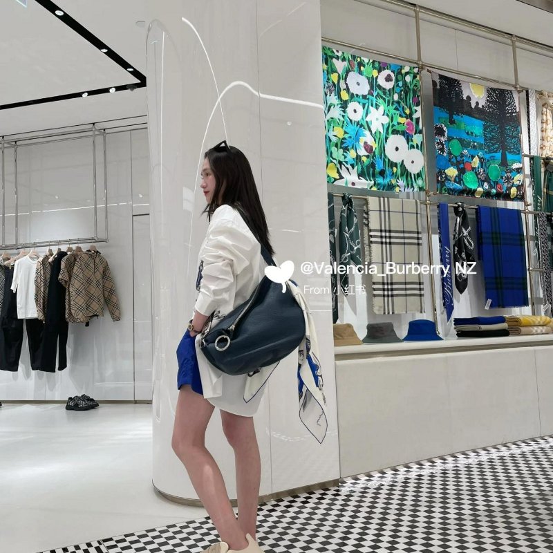 💎Han's house精品服飾💎Burberry 中號 Knight 包 現貨 原價99000 深藍-3