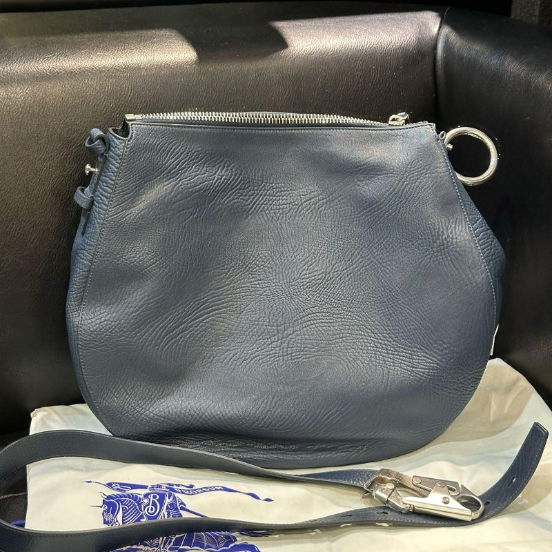 💎Han's house精品服飾💎Burberry 中號 Knight 包 現貨 原價99000 深藍-5