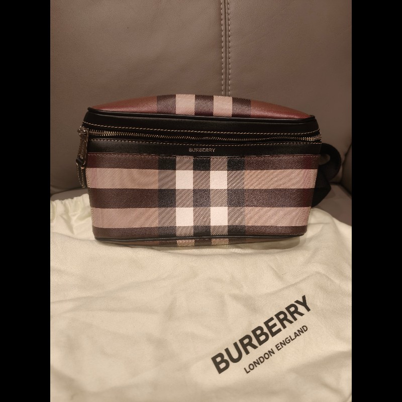 歐洲帶回burberry全新腰包,全新未使用,右下角有一點印刷錯體,絕版品
照片如圖片所示,介意者請勿下標
特價出清,比皮夾更便宜-0