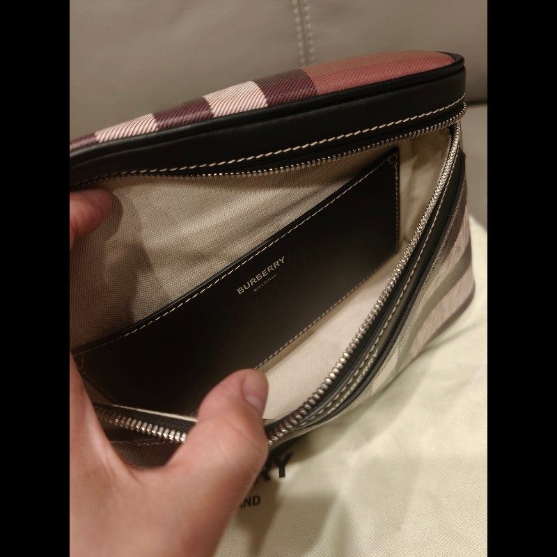 歐洲帶回burberry全新腰包,全新未使用,右下角有一點印刷錯體,絕版品
照片如圖片所示,介意者請勿下標
特價出清,比皮夾更便宜-6