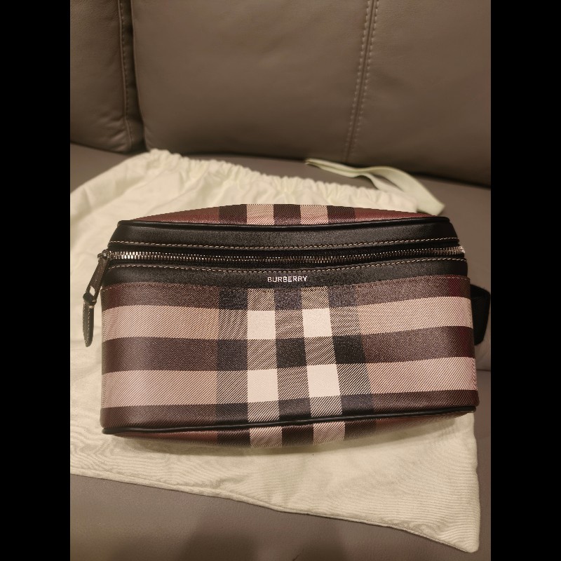 歐洲帶回burberry全新腰包,全新未使用,右下角有一點印刷錯體,絕版品
照片如圖片所示,介意者請勿下標
特價出清,比皮夾更便宜-9