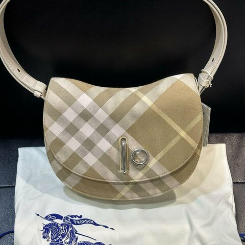 💎Han's house精品服飾💎BURBERRY 小號 Rocking Horse 包 現貨 原價69000