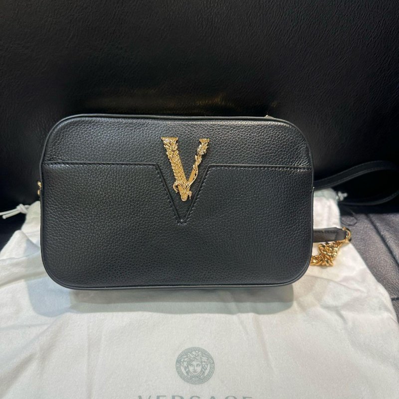 💎Han's house精品服飾💎 VERSACE 凡賽斯 女神頭 頂級黑牌 皮 斜背包-0
