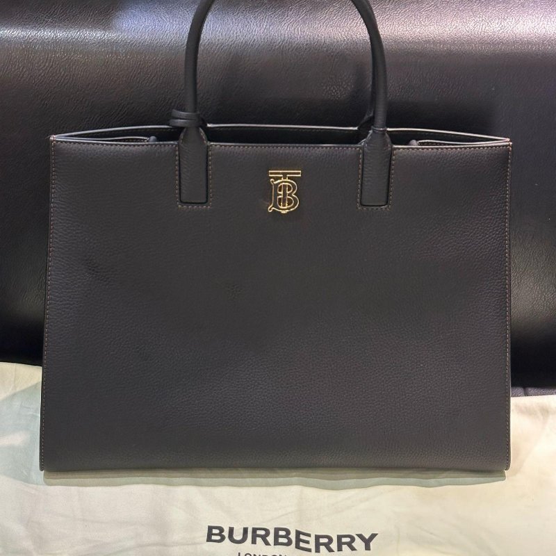 💎Han's house精品服飾💎burberry Frances 包 中號 義大利製 原價95000-0