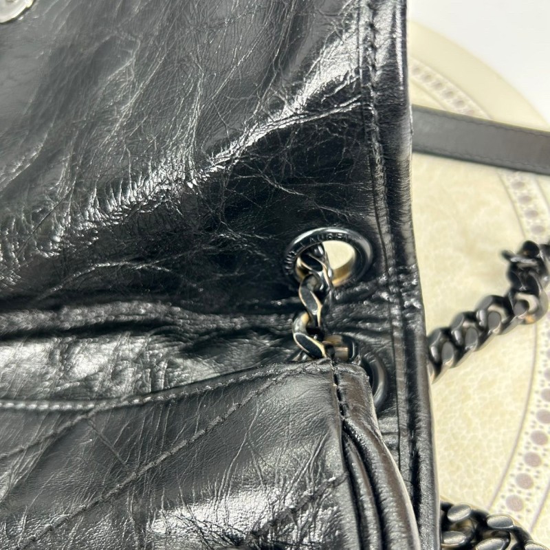 bj yff 專櫃價4.6折！SAINT LAURENT聖羅蘭   D扣 YSL Niki 黑鏈黑標Logo復古皺褶斜挎單肩包-22