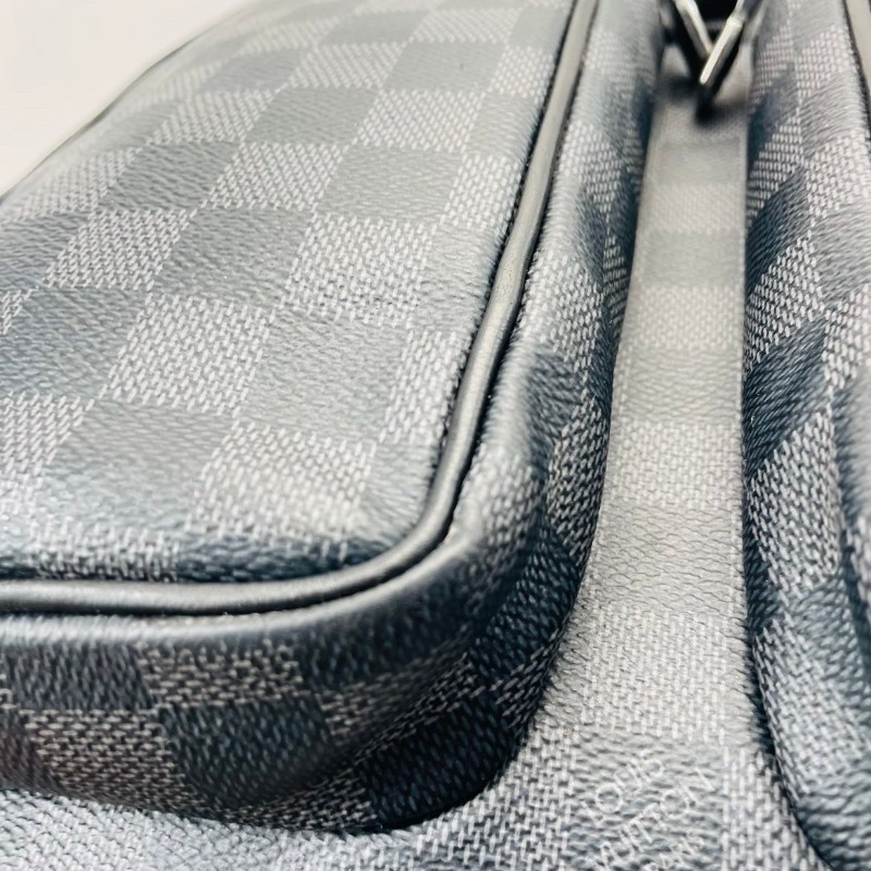 LV/路易威登  utility 經典棋盤格抽繩繫帶設計 內裡容量足 乾淨整潔 出遊出行必備 超實用-8