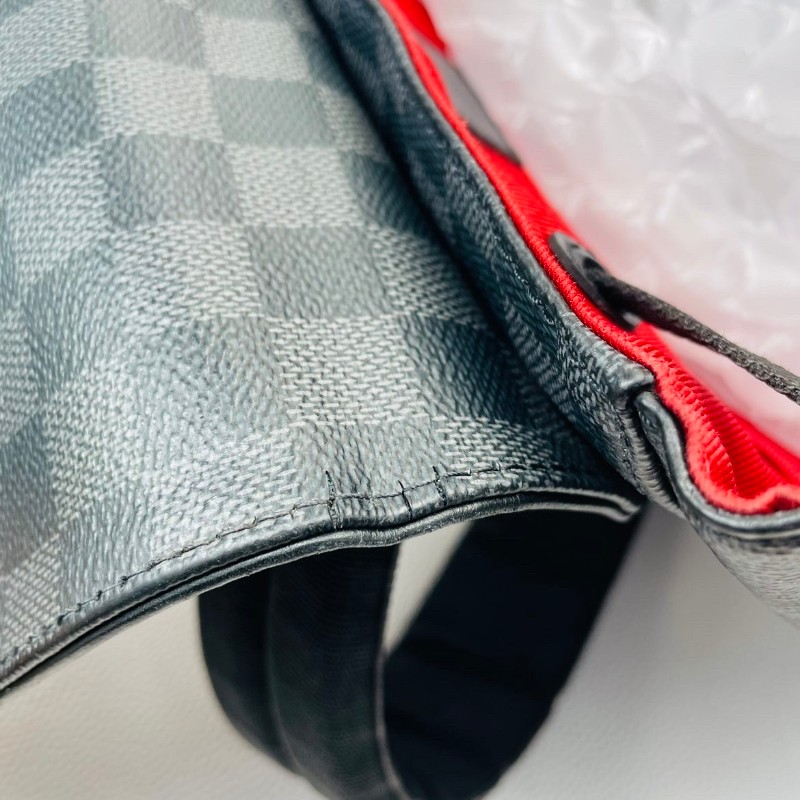 LV/路易威登  utility 經典棋盤格抽繩繫帶設計 內裡容量足 乾淨整潔 出遊出行必備 超實用-19