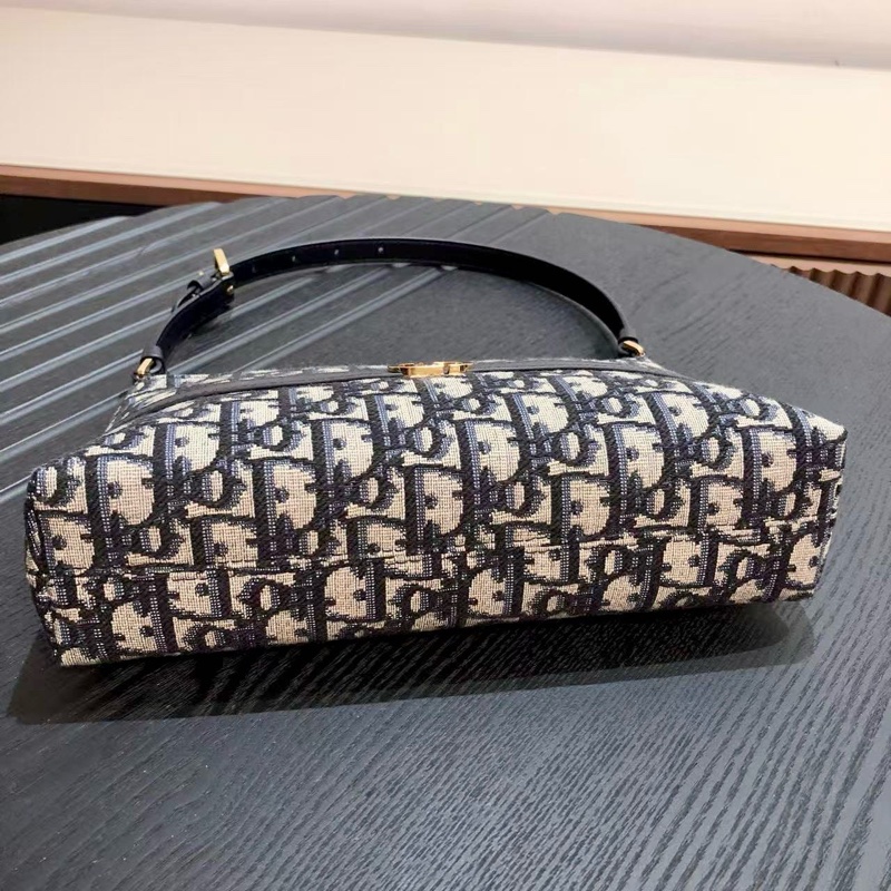 Dior迪奧Miss Caro老花水餃包-10