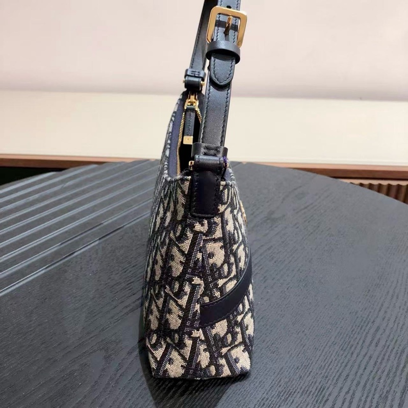 Dior迪奧Miss Caro老花水餃包-11