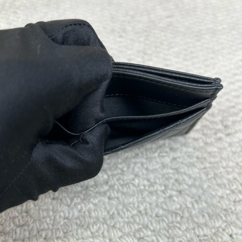 CHANEL香奈兒24限量款黑色羊皮卡包 配星星和滑輪鞋琺瑯徽章 菱格紋路清晰 皮質細膩 卡位充足 尺寸剛好放卡片和現金-17