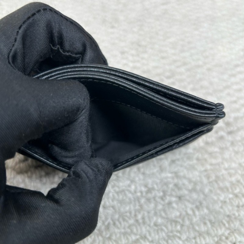 CHANEL香奈兒24限量款黑色羊皮卡包 配星星和滑輪鞋琺瑯徽章 菱格紋路清晰 皮質細膩 卡位充足 尺寸剛好放卡片和現金-18