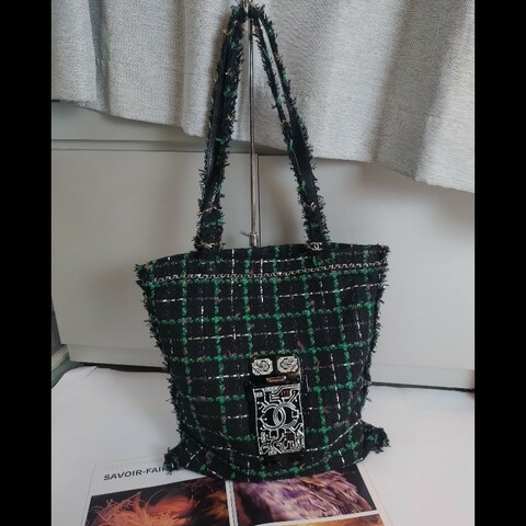 Chanel 黑綠毛呢布機器人水鑽直式托特包