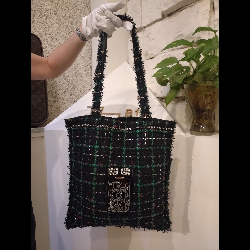 Chanel 黑綠毛呢布機器人水鑽直式托特包-7