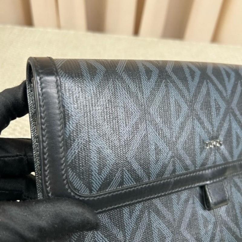 Dior迪奧 Diamond A5鑽石紋手拿包 翻蓋開合 手拎可拆卸 容量實用 日常商務休閒都合適-2