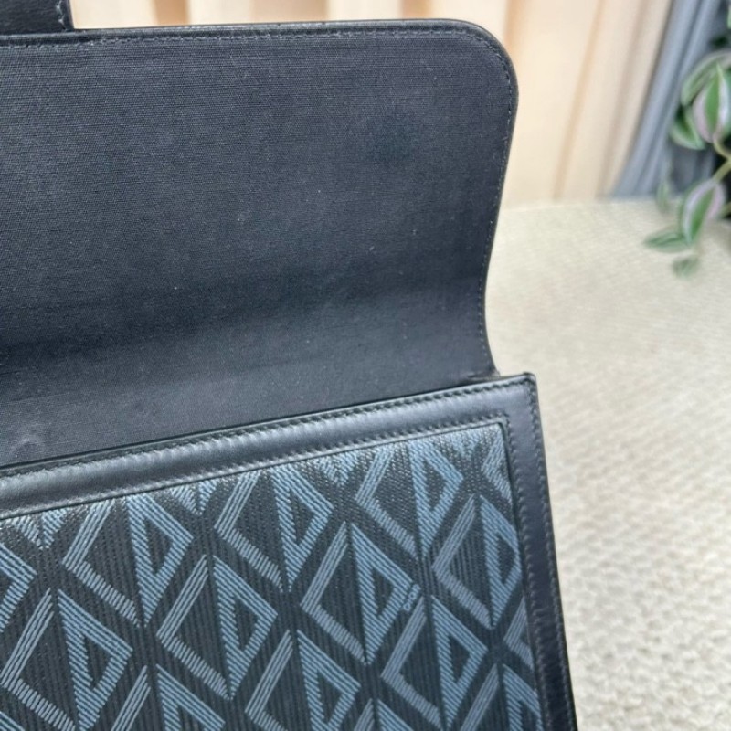 Dior迪奧 Diamond A5鑽石紋手拿包 翻蓋開合 手拎可拆卸 容量實用 日常商務休閒都合適-18