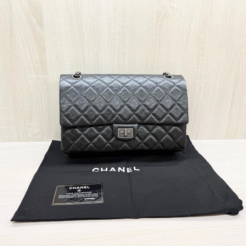 chanel 🖤（專櫃416300）黑色揉製牛皮仿舊銀扣2.55/28CM-1
