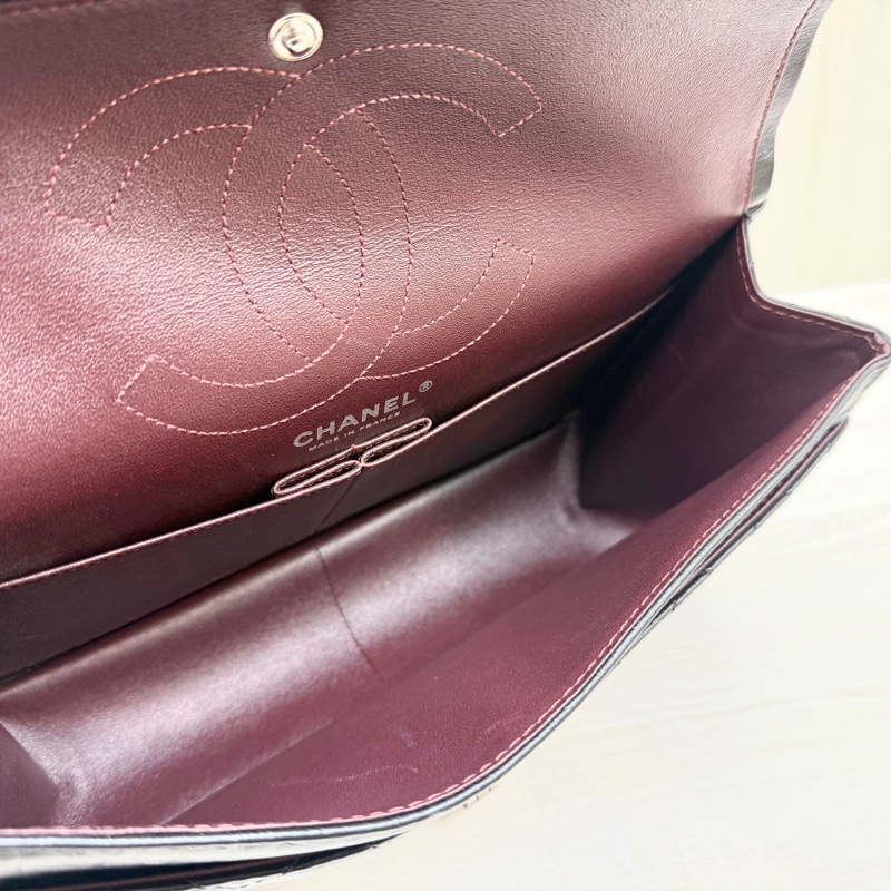 chanel 🖤（專櫃416300）黑色揉製牛皮仿舊銀扣2.55/28CM-10