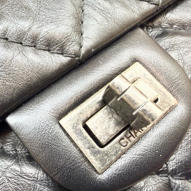 chanel 🖤（專櫃416300）黑色揉製牛皮仿舊銀扣2.55/28CM-17