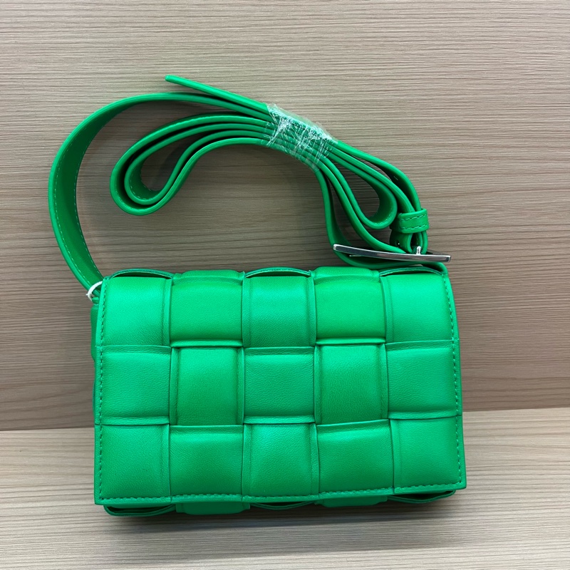 NO:412 BV 葆蝶家 十五格编织绿色枕头包 银扣 容量日常用没问题-0