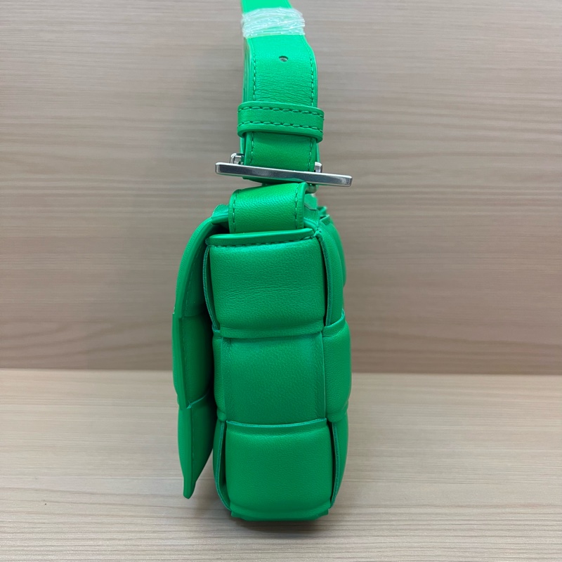 NO:412 BV 葆蝶家 十五格编织绿色枕头包 银扣 容量日常用没问题-2