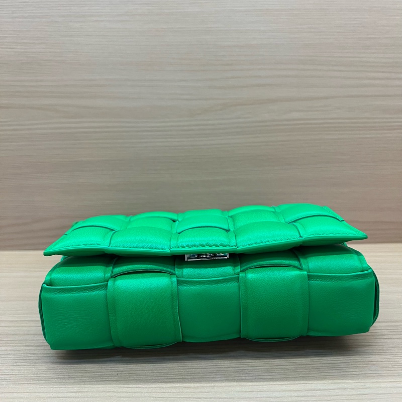 NO:412 BV 葆蝶家 十五格编织绿色枕头包 银扣 容量日常用没问题-4