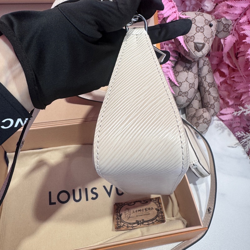 LV epi牛角包/王吉娜古董精品-3