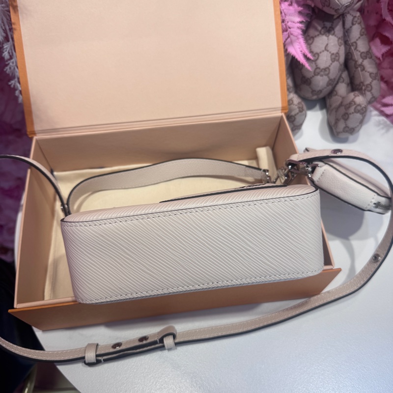 LV epi牛角包/王吉娜古董精品-4