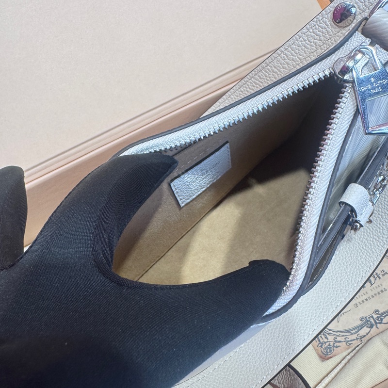 LV epi牛角包/王吉娜古董精品-9