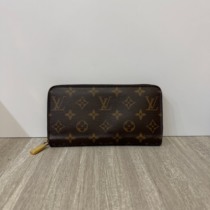 LV老花拉鏈罌粟紅長夾-1