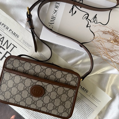 Interlocking G 塗層帆布拉鍊迷你斜背包(棕色)