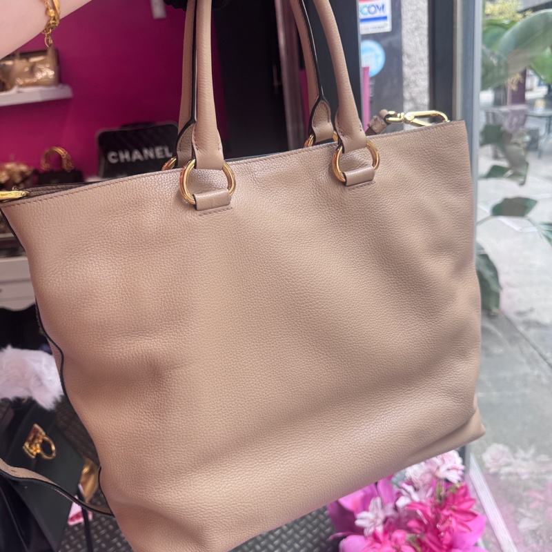 Prada 奶茶牛皮斜背包/王吉娜古董精品-5