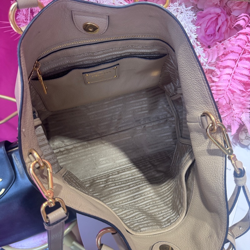 Prada 奶茶牛皮斜背包/王吉娜古董精品-6