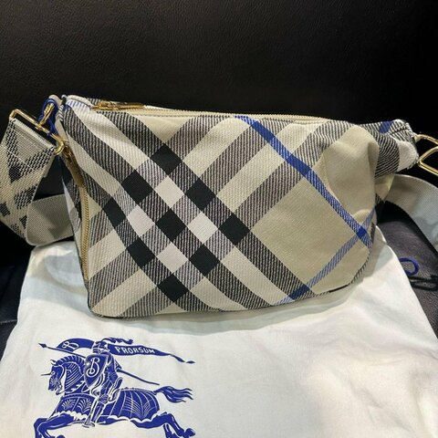 💎Han's house精品服飾💎 Burberry SHIELD 格紋 腰包 側背包 義大利製 現貨 原價75000