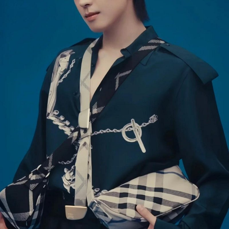 💎Han's house精品服飾💎 Burberry SHIELD 格紋 腰包 側背包 義大利製 現貨 原價75000-5