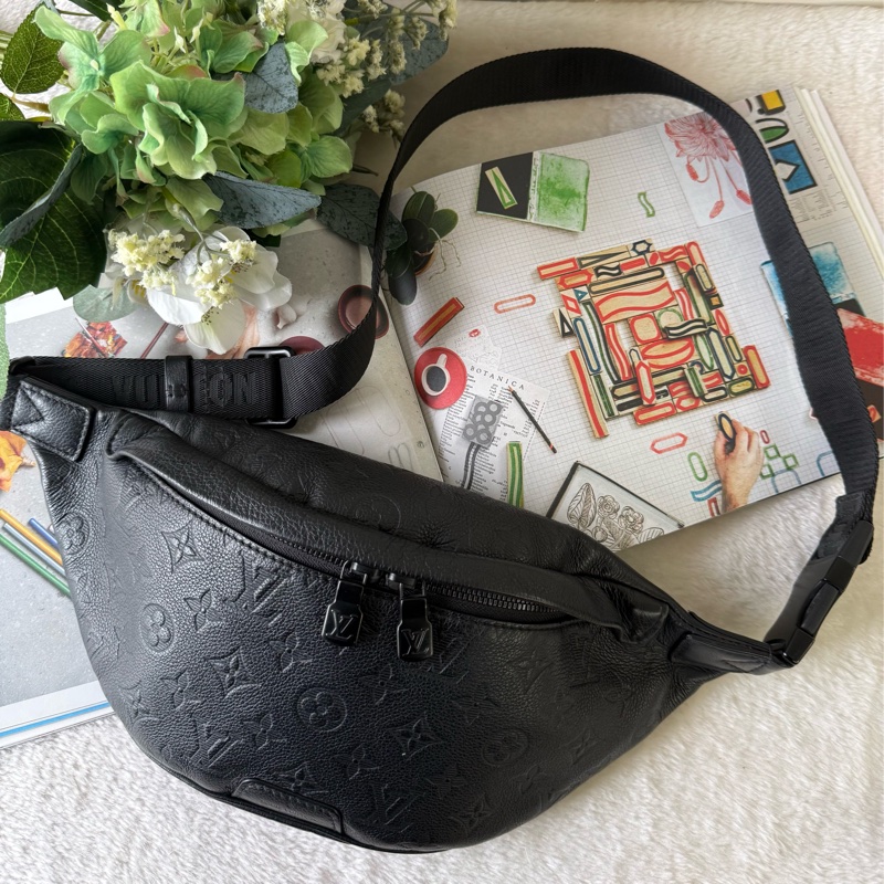 Monogram Discovery PM 牛皮腰包 M46036-0