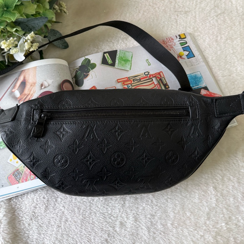 Monogram Discovery PM 牛皮腰包 M46036-1