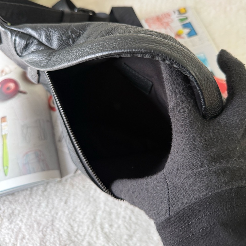 Monogram Discovery PM 牛皮腰包 M46036-6