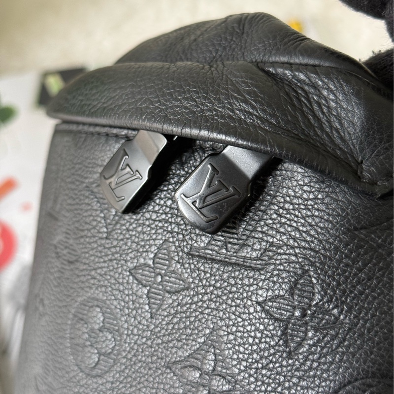 Monogram Discovery PM 牛皮腰包 M46036-7