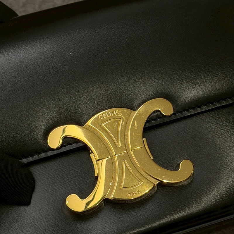 CELINE黑金凱旋門腋下包-6
