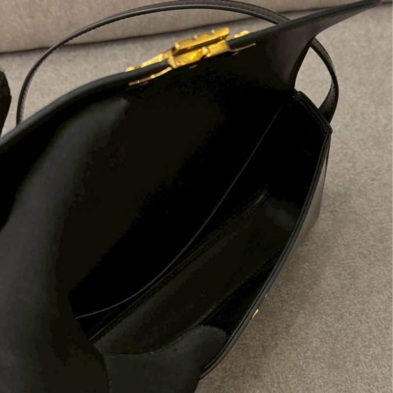 CELINE黑金凱旋門腋下包-8